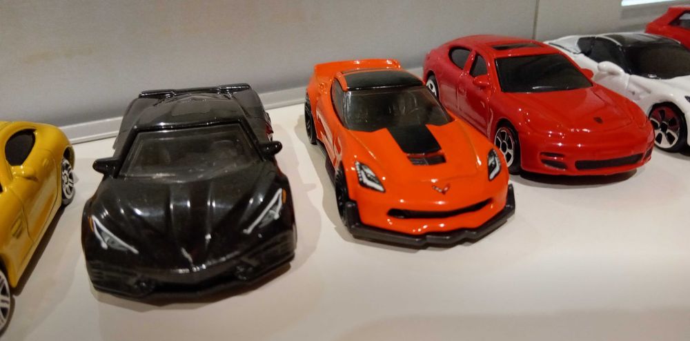 Hot Wheels e outros - 15 carros