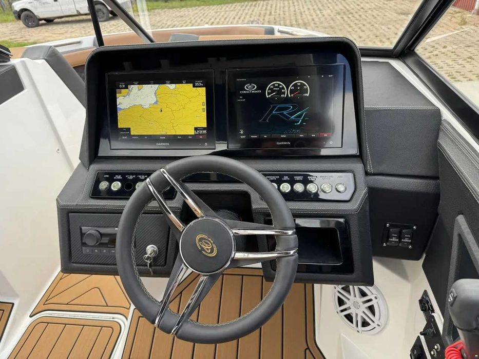 Motorówka Cobalt R4 Surf