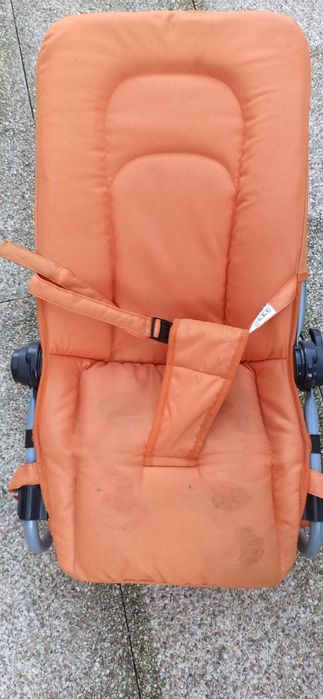 Berço para relaxar, cor de laranja, esta em bom estado