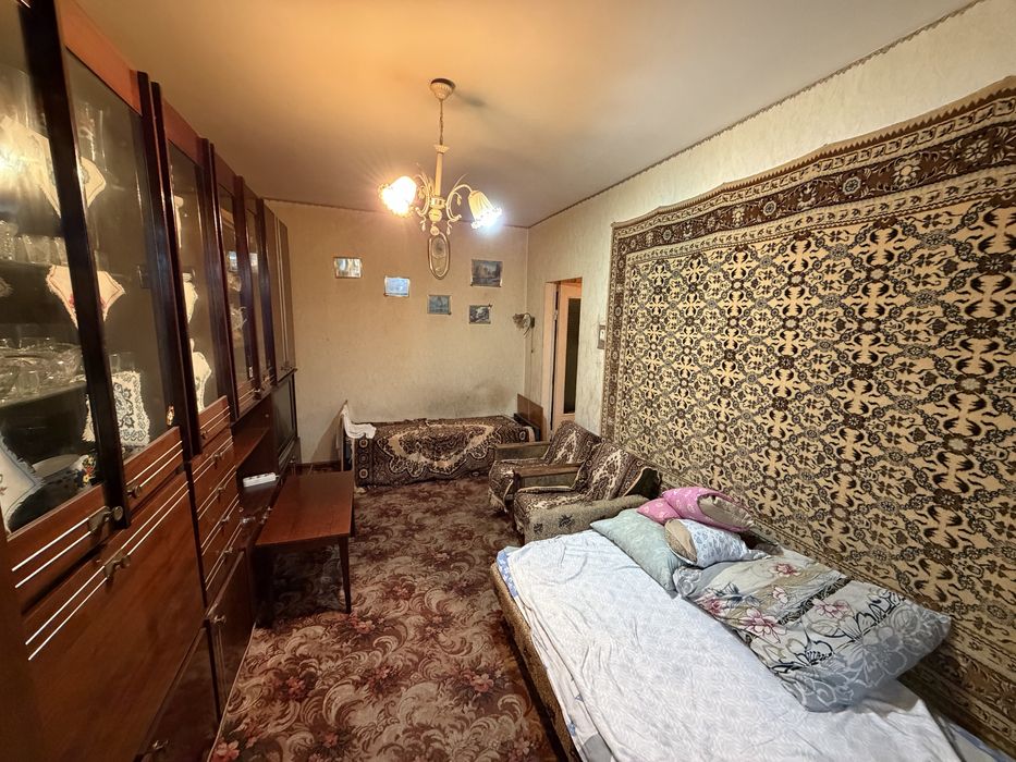 Продам 1-ю квартиру. Червоної Калини 81Б
