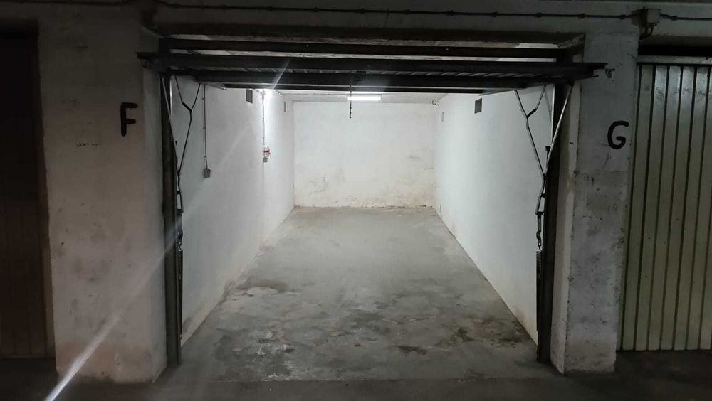 Arrenda-se Garagem