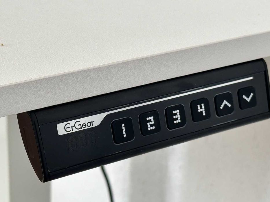 Secretária com elevador elétrico