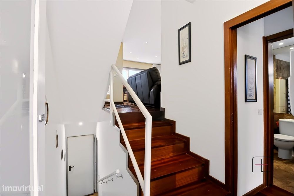 T3+1 com vivência de moradia, garagem fechada e terraço exclusivo de 8