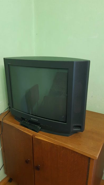 Телевізор SONY  б/у ,у гарному стані, робочий. І магнітофон касетний