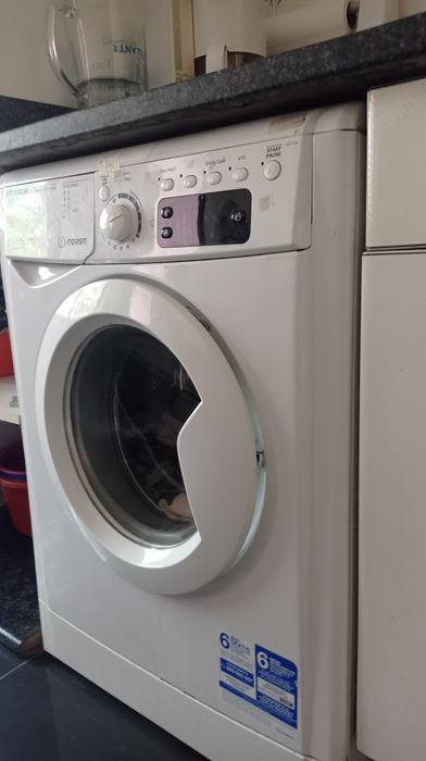 Maquina de lavar roupa Indesit