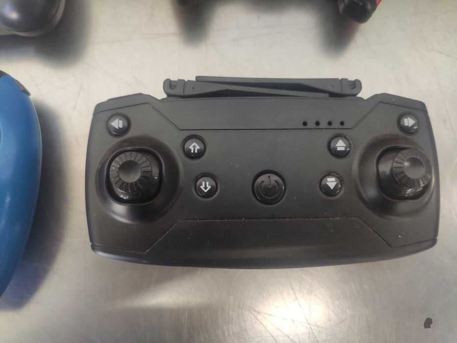 пульт управления для радиоуправляемого вертолета.