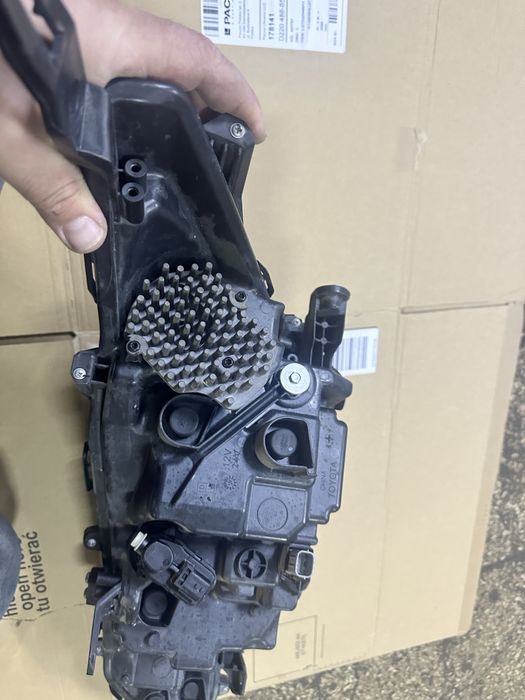 Фари toyota Venza 2020-2026 оригінал