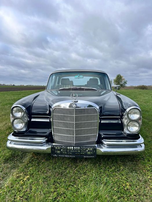 Mercedes-Benz  W111 220SE
