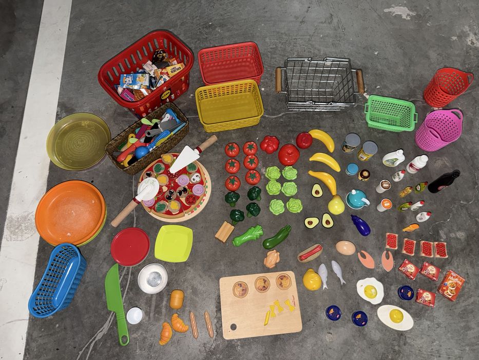 Cozinha Ikea com diversos acessorios