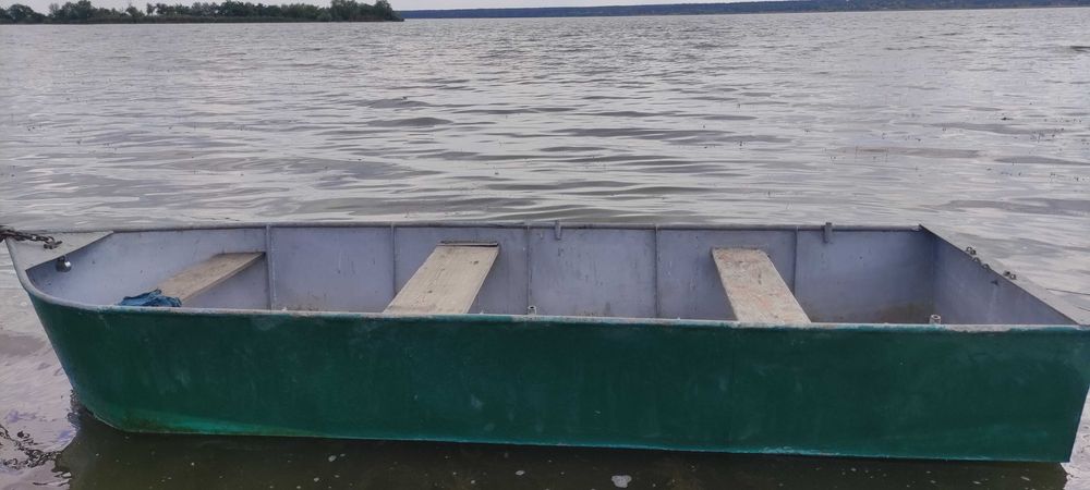 продам лодку смт Слобожанське