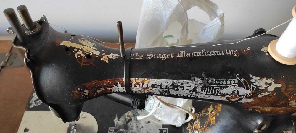 Máquina costura Singer em ferro (antiga)