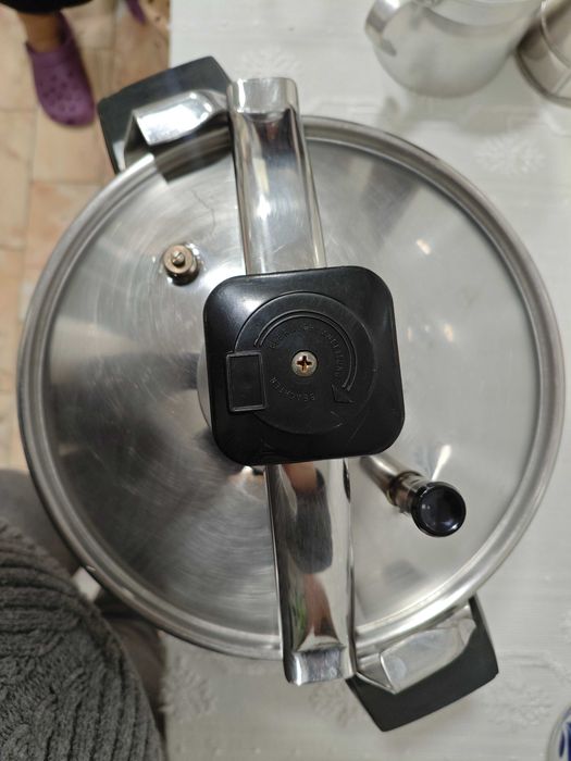 Panela de pressão 24cm diâmetro - ótimo estado