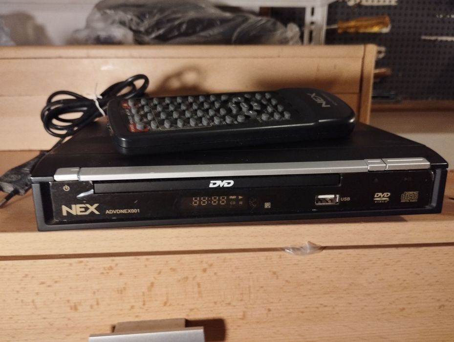 Leitor de Dvds comando á distância