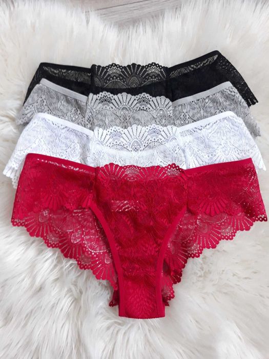 4 sztuki majtki koronkowe