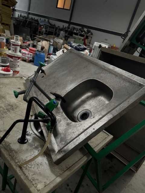 BANCADAS EM INOX E CERÂMICA