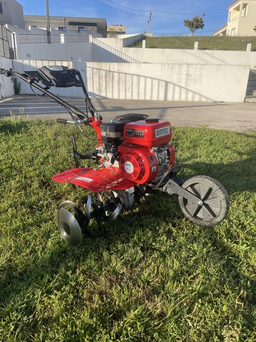 Moto-enxada semi-nova