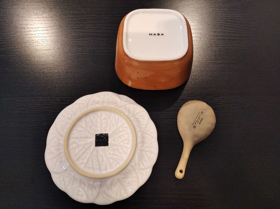 Prato pão e taça quadrada Kasa, e colher relevo Zara Home