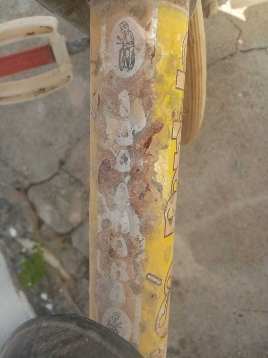 dois triciclos de criança, anos 70 e 80, para restauro
