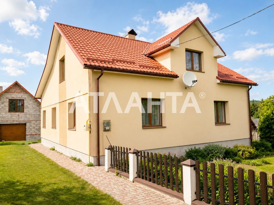 Продаж будинку біля Львова! Гарна локація, велика ділянка!