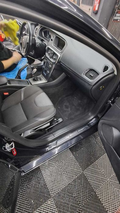 Volvo V40 D2 (2014) – Impecável | 125.000 km