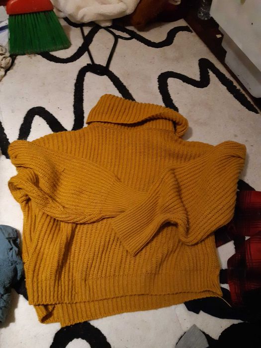 Roupa de várias marcas usadas