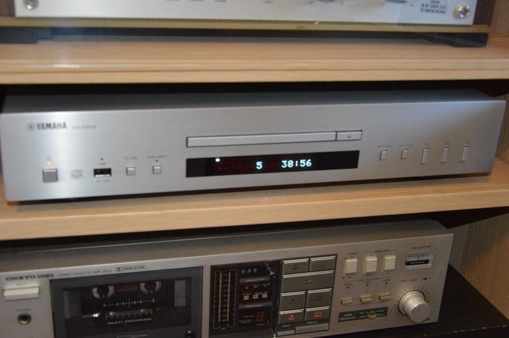 Yamaha CD-S303 S z pilotem i wszystkim co dała fabryka - prawie nowa