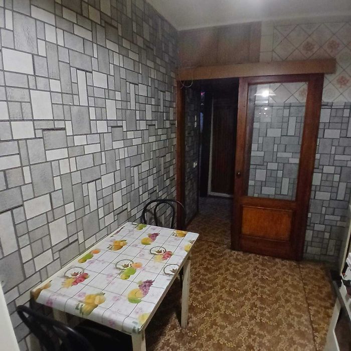 Продам 2 комнатную  квартиру  на Коммунаре возле метро