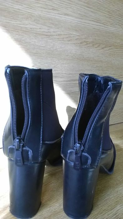 Wiosenne buty czarne na słupku rozm.37.