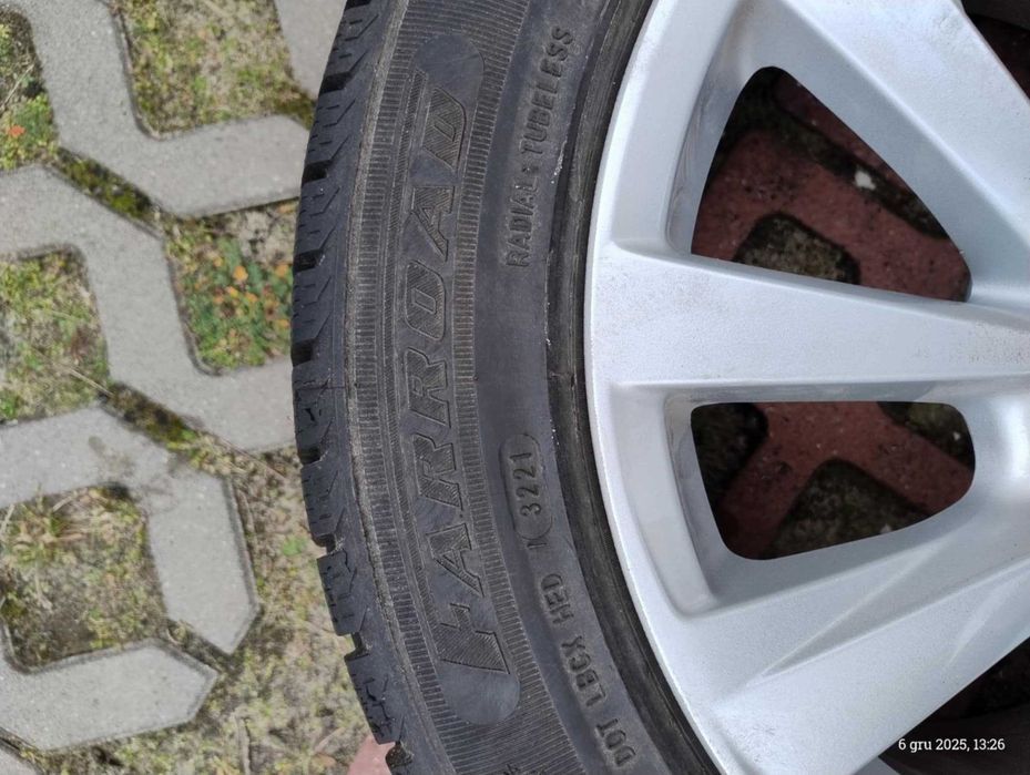 Komplet kół Toyota camry z oponami zimowymi 215/55R17