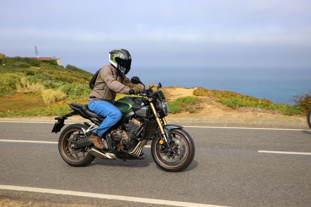 Honda CB 650 R manual