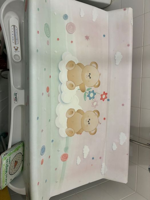 Banheira e muda fraldas de bebe  Brevi