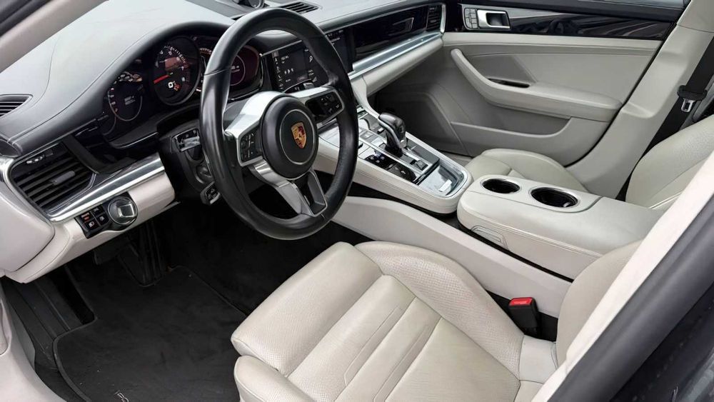 Porsche Panamera      2018