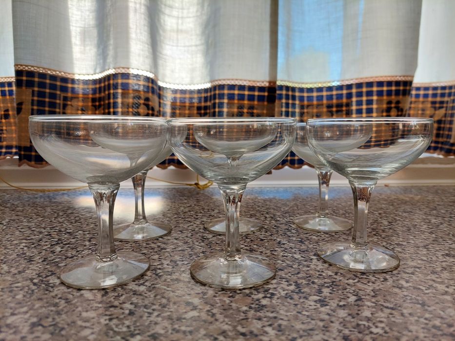 Taças de vidro antigas