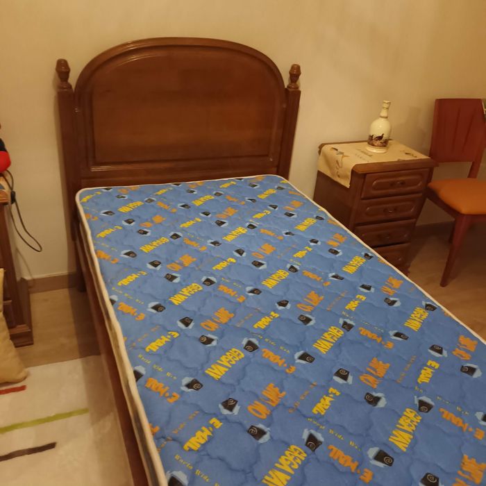 Cama solteiro - colchão NOVO
Desmontada. Transporte a cargo