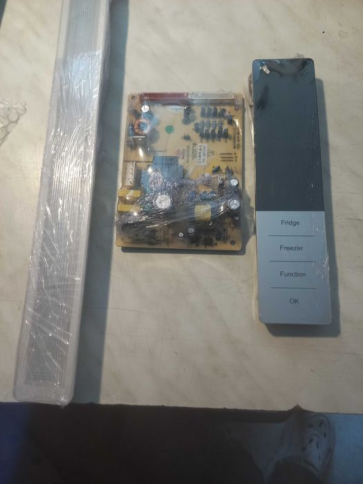 Sprzedam części do lodówki Amica FK3216. 4DFX