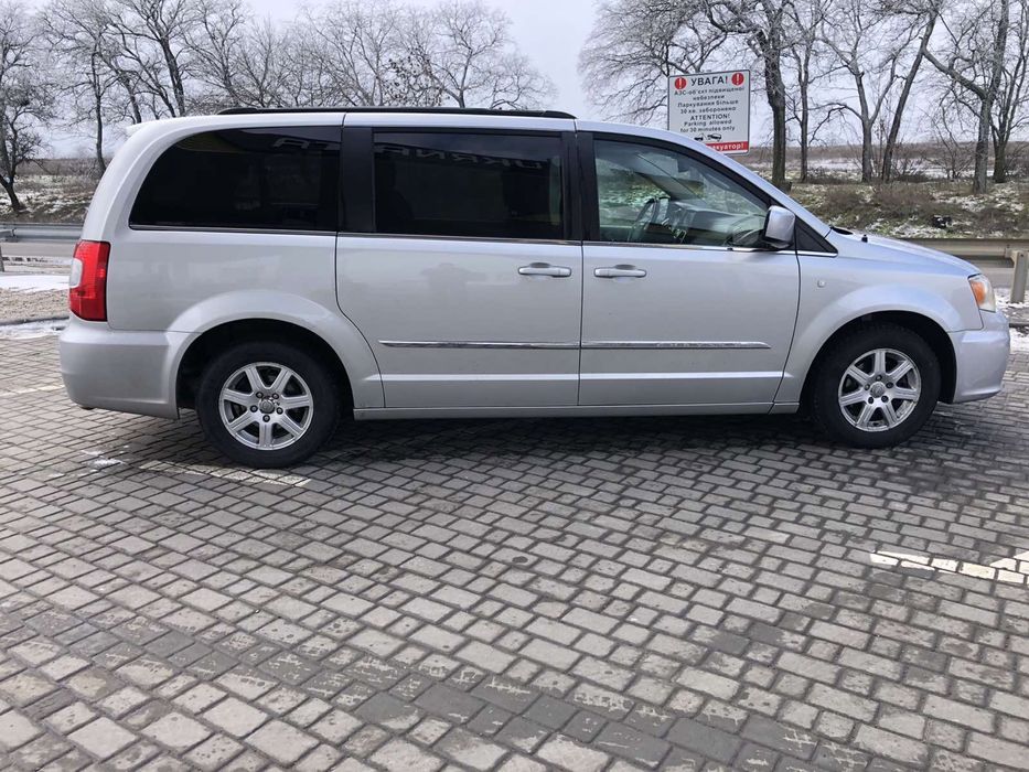 Chrysler town country