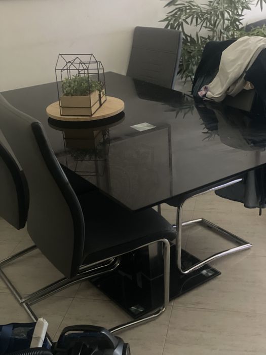Mesa conforama preta em bom estado
