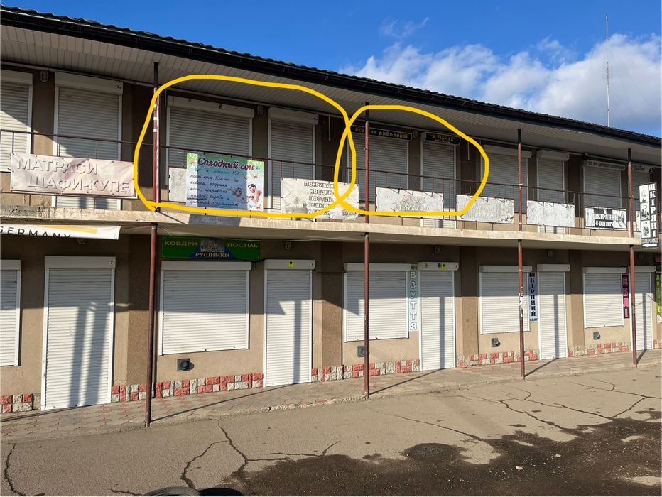 Продаж магазину торгових приміщень