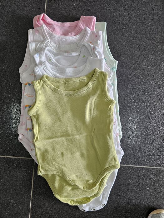 Various bodysuits in various sizes and colors.
0.5€ each