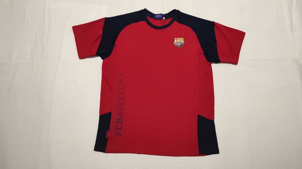 Футболка чоловіча Barcelona 


розмір: L

б/у
