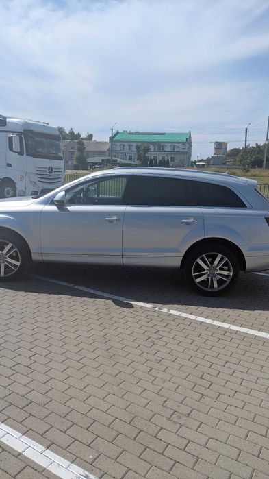 Продам  Audi Q7.