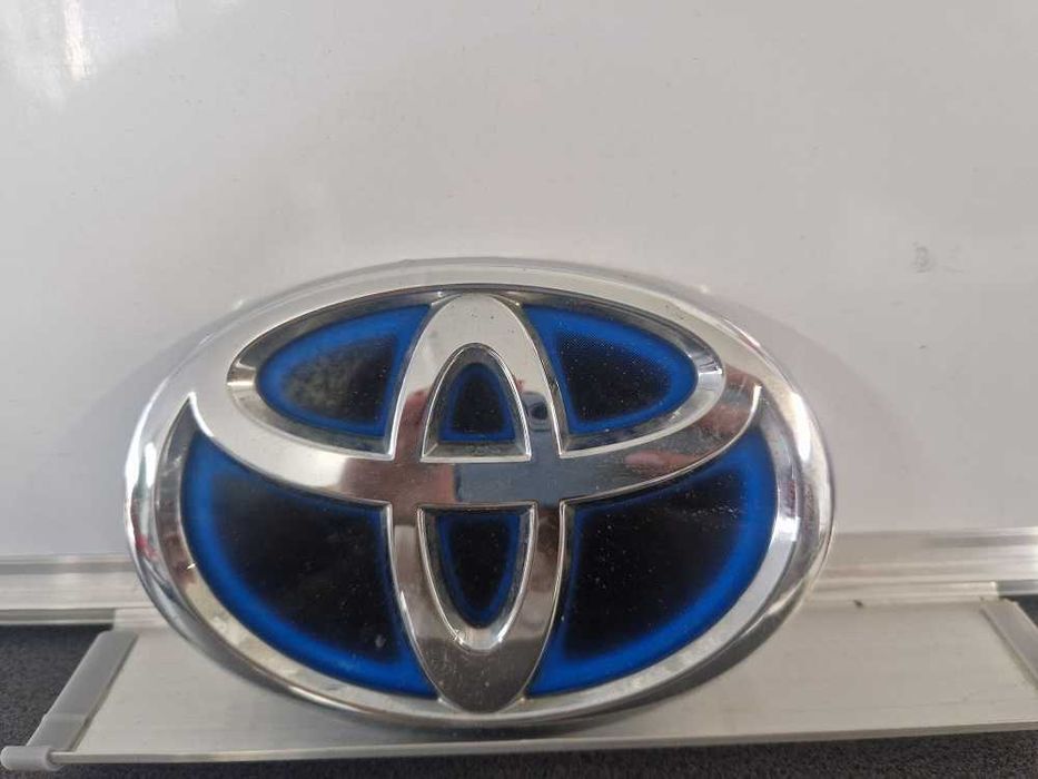 Toyota Yaris IV 4 Hybrid 20r.- Emblemat Logo Znaczek