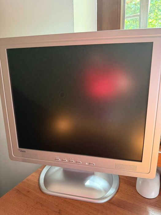 monitor LCD Fujitsu Siemens (ok. 15–17", format 4:3)