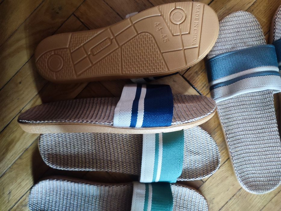 Klapki plecione, sznurkowe.