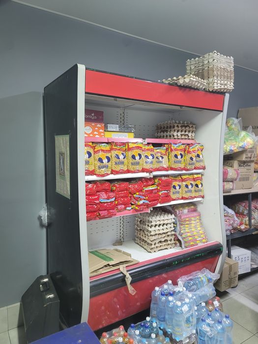 Холодильник для продуктів, працює