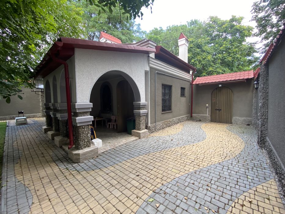 9 ст Б.Фонтана дом с бассейном