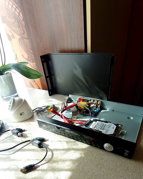 Zestaw monitoringu MW POWER rejestrator IP 4xCH.+kamera IR /5MPX.