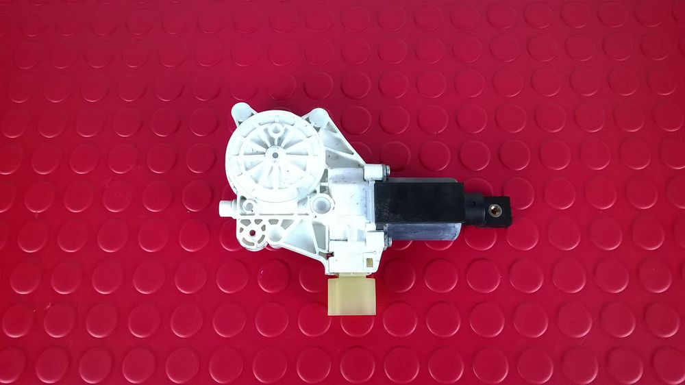 Motor Elevador Direito 0130822403 - BMW 3 Coupé