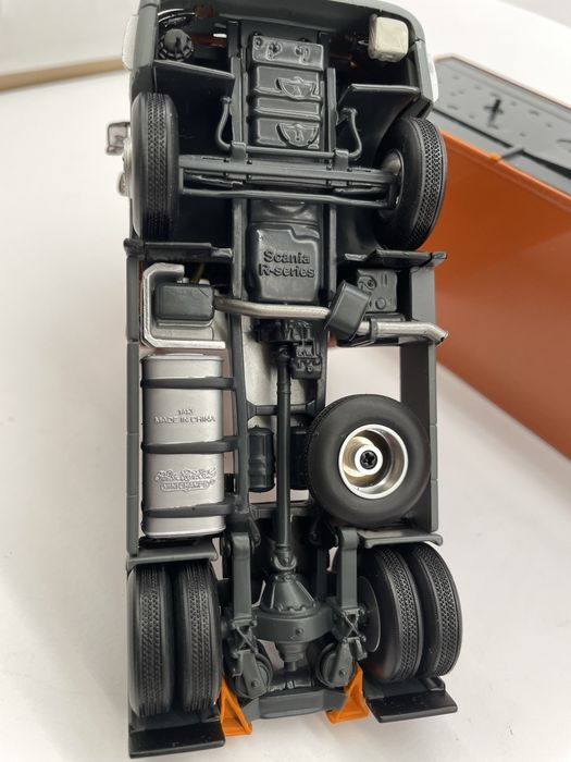 Minichamps .1/43  SCANIA R470 с полуприцепом.Штора.Фура.
