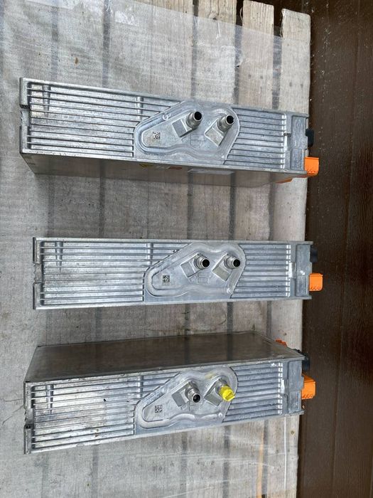 Porsche Taycan зарядний пристрій високовольтного заряду
9J191568